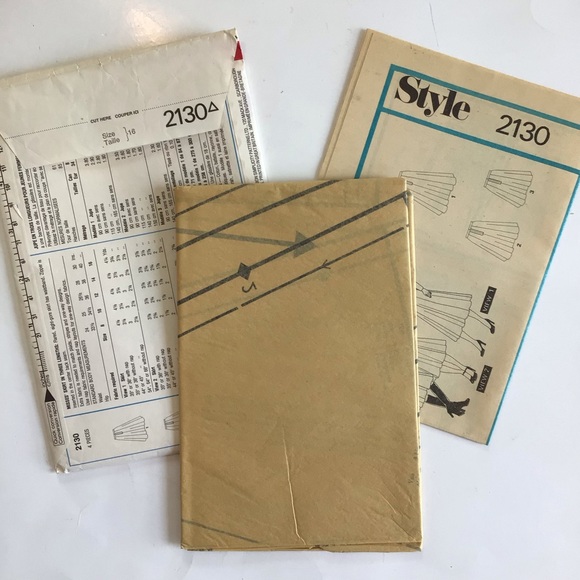 🍀3/$20🍀 Uncut 1977 sewing pattern - Picture 3 of 3